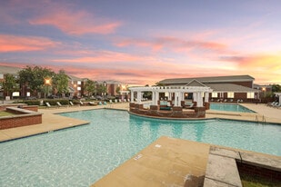 Valera East in Greenville, NC - Building Photo