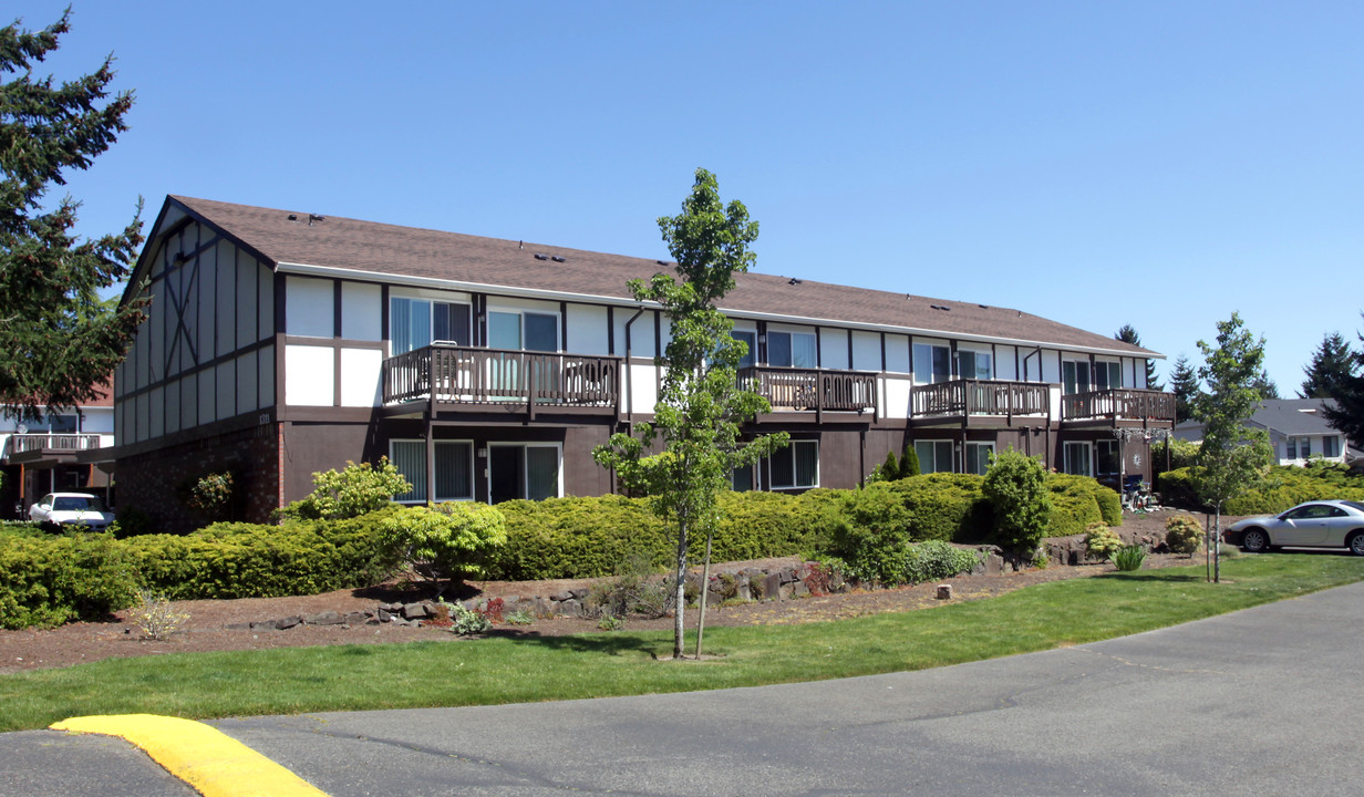 Fircrest Wellington Apartments in Fircrest, WA - Foto de edificio