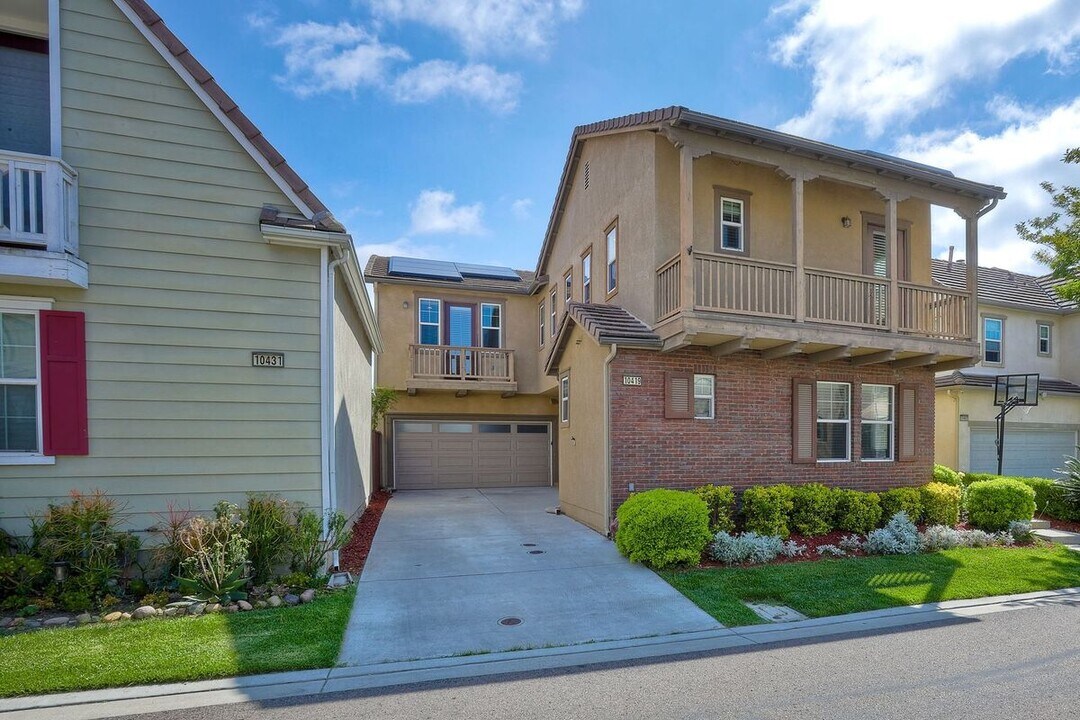 10419 Paradisio Pl in San Diego, CA - Building Photo