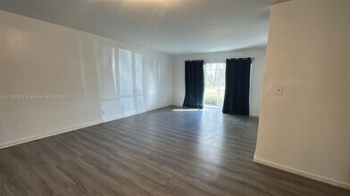3020 NE 16th Ave, Unit 103 in Oakland Park, FL - Building Photo - Building Photo