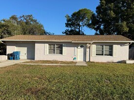 13095 Linden Dr in Spring Hill, FL - Building Photo
