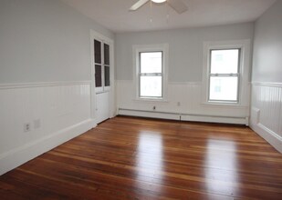 12 Albion Pl, Unit 2 in Boston, MA - Foto de edificio - Building Photo