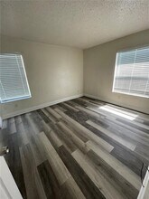 2201 Cascades Blvd in Kissimmee, FL - Building Photo - Building Photo