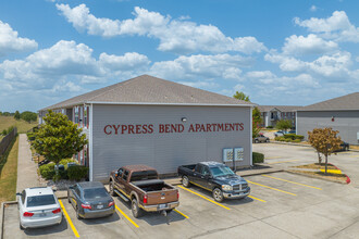 Cypress Bend in Beaumont, TX - Foto de edificio - Building Photo