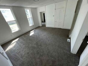 1017 Stewart St in Winfield, KS - Foto de edificio - Building Photo