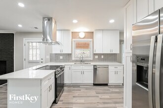 946 Hargett Ct in Stone Mountain, GA - Building Photo - Building Photo