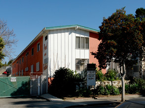 1630 N Edgemont St in Los Angeles, CA - Building Photo - Building Photo