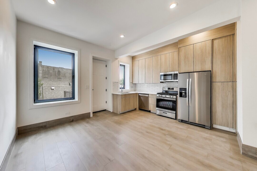 2023 N Drake Ave, Unit 2N in Chicago, IL - Foto de edificio