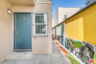 717 Ocean Front Walk in Los Angeles, CA - Building Photo - Building Photo