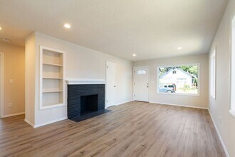 6302 SE 91st Ave in Portland, OR - Building Photo - Building Photo