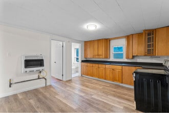 59 Hill St, Unit 2nd floor in Torrington, CT - Building Photo - Building Photo