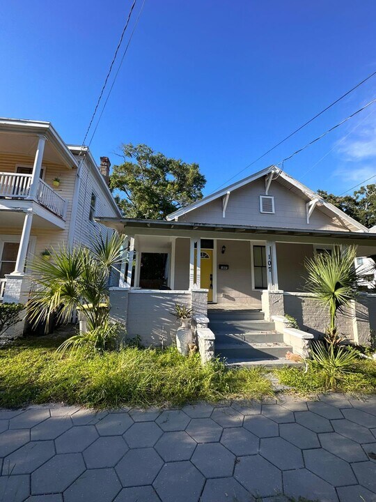 107 E 9th St in Jacksonville, FL - Building Photo