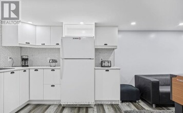 3 Mary St E in St Thomas, ON - Building Photo - Building Photo