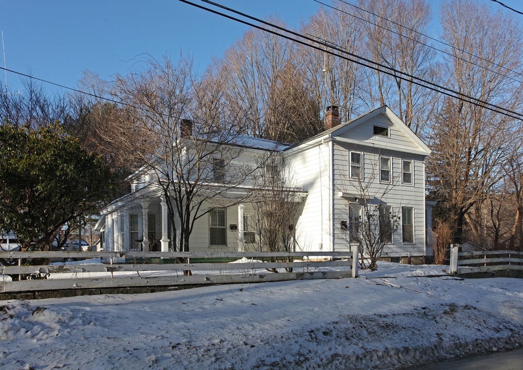 267 Rockwell St in Winchester, CT - Building Photo