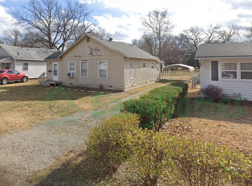 1205 W 1st St in Coffeyville, KS - Building Photo
