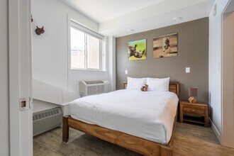 1827 Albert St in Regina, SK - Building Photo - Building Photo