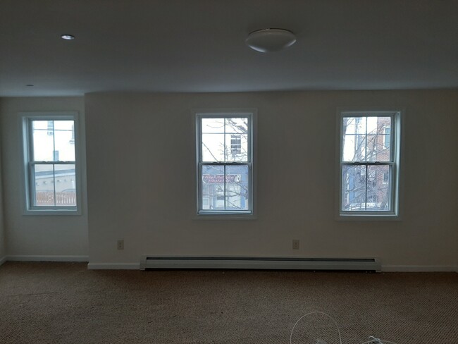 8 3rd St, Unit 1 in Lowell, MA - Foto de edificio - Building Photo