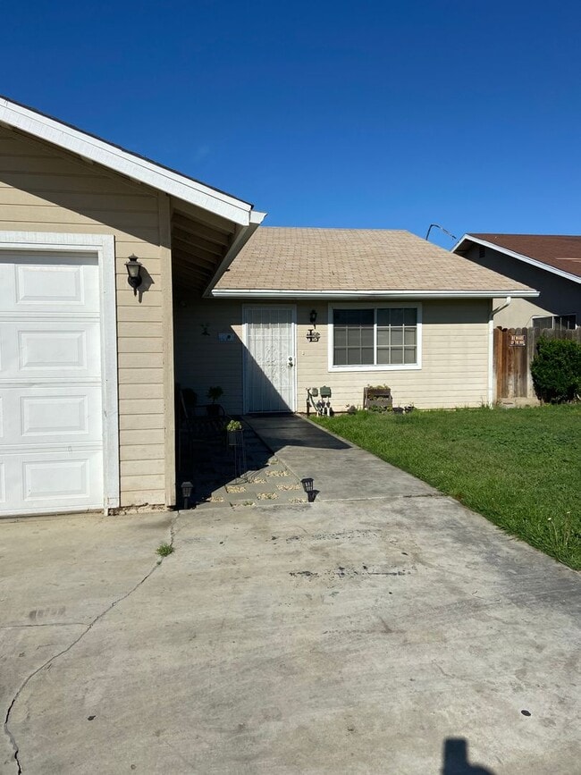 property at 1035 N Wisconsin Way