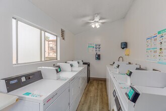 Casa de Palomar Apartments in Chula Vista, CA - Foto de edificio - Building Photo