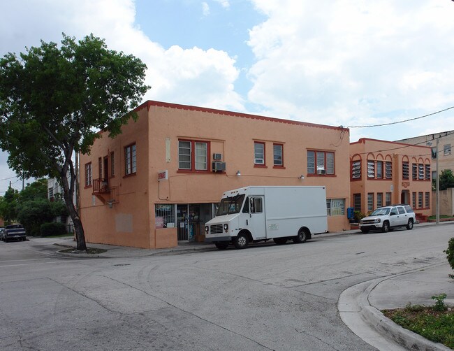 539 SW 7th Ct in Miami, FL - Building Photo - Building Photo