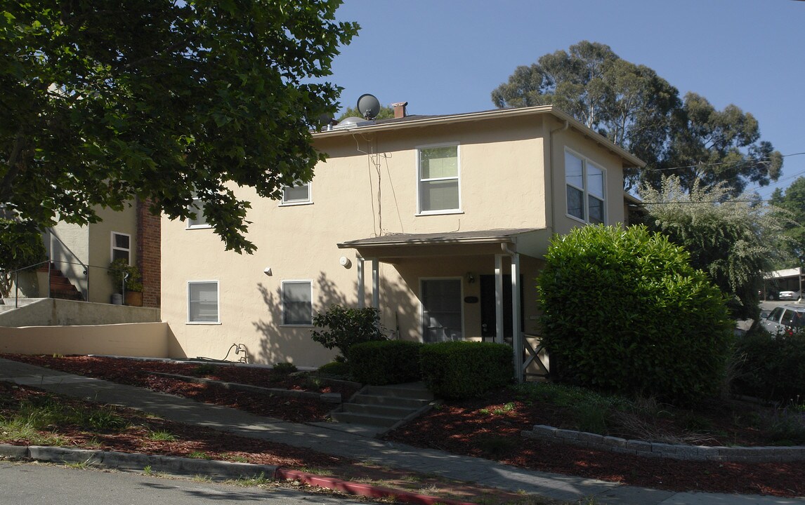 5940 Majestic Ave in Oakland, CA - Building Photo