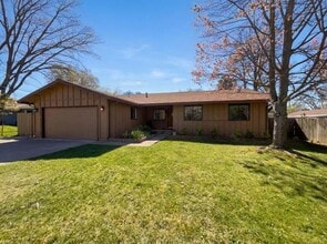 5316 Marmith Ave in Sacramento, CA - Foto de edificio - Building Photo