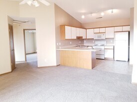 560 Penn Ct, Unit 9 in North Liberty, IA - Building Photo