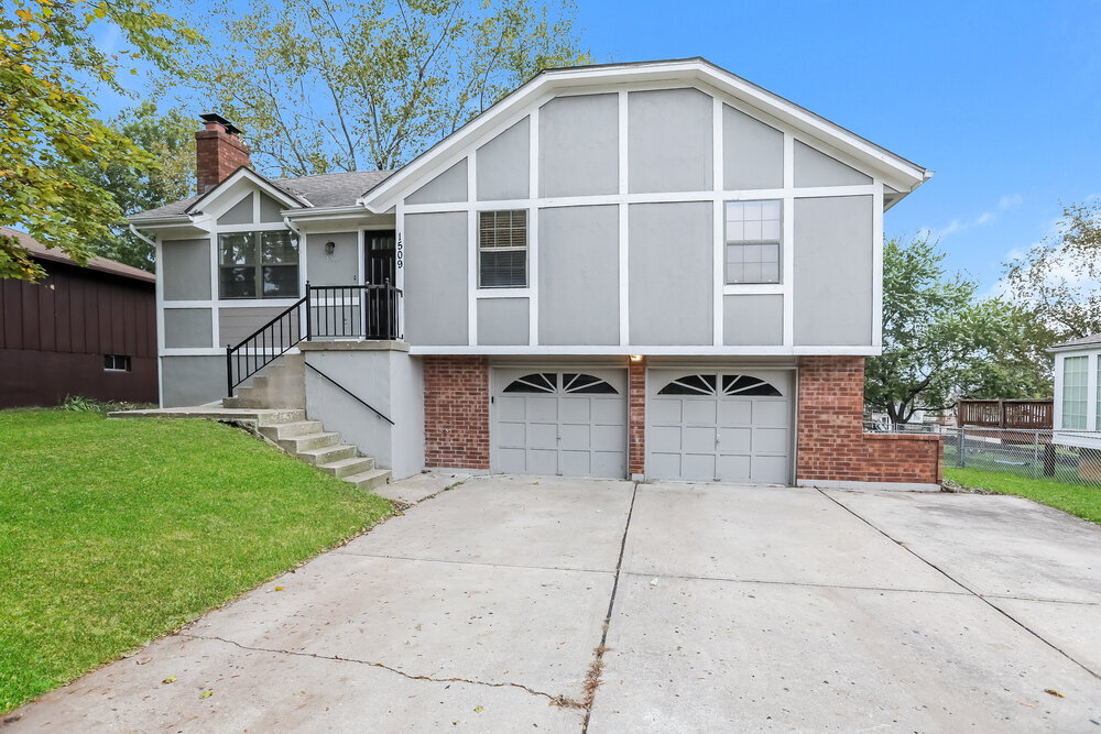 1509 NW 50th St in Blue Springs, MO - Building Photo