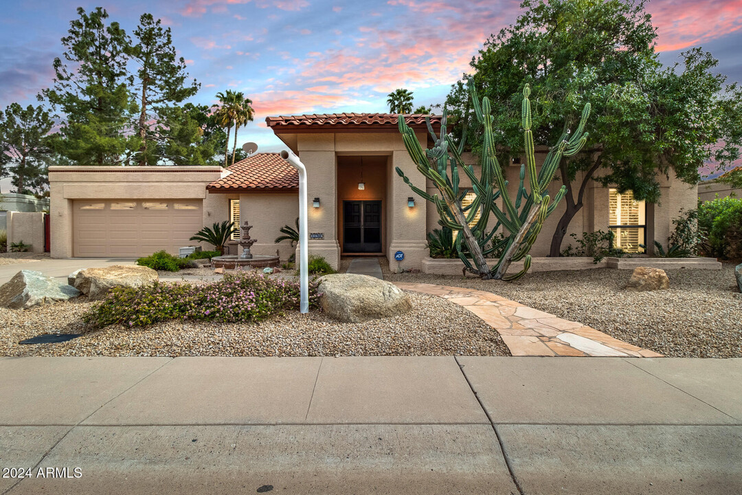 10675 E Cinnabar Ave in Scottsdale, AZ - Building Photo