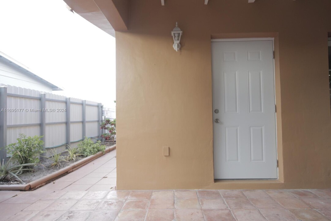 6174 W 14th Ct in Hialeah, FL - Building Photo