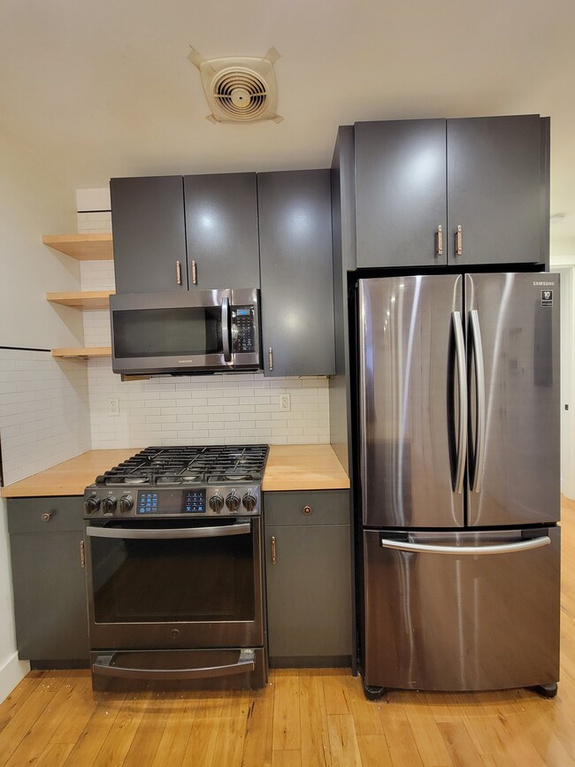 41 Vanderbilt Ave, Unit 3