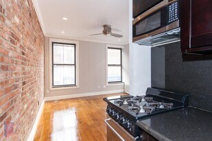 346 E 18th St in New York, NY - Building Photo