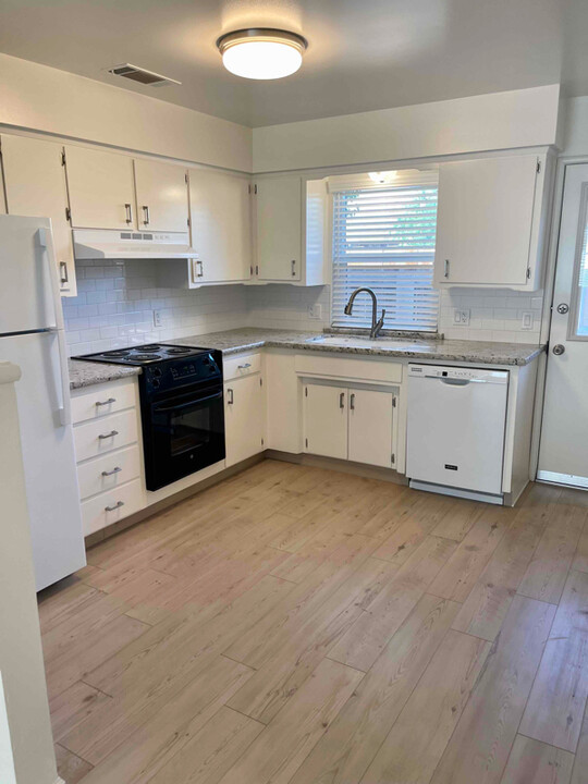 2532 S Sallee St in Visalia, CA - Foto de edificio