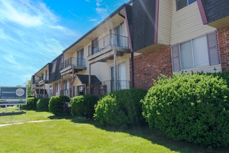 Rosewood Village in Springfield, MO - Building Photo - Building Photo