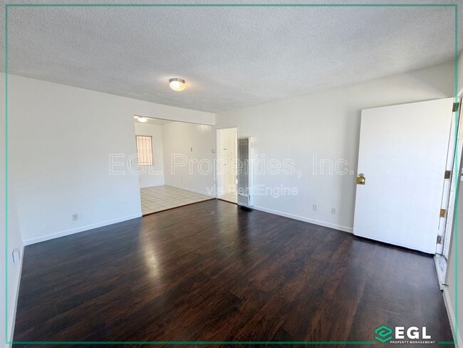 126 Jullien St in Los Angeles, CA - Building Photo - Building Photo
