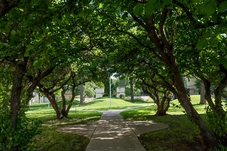 South Pointe in Bloomington, MN - Building Photo - Building Photo