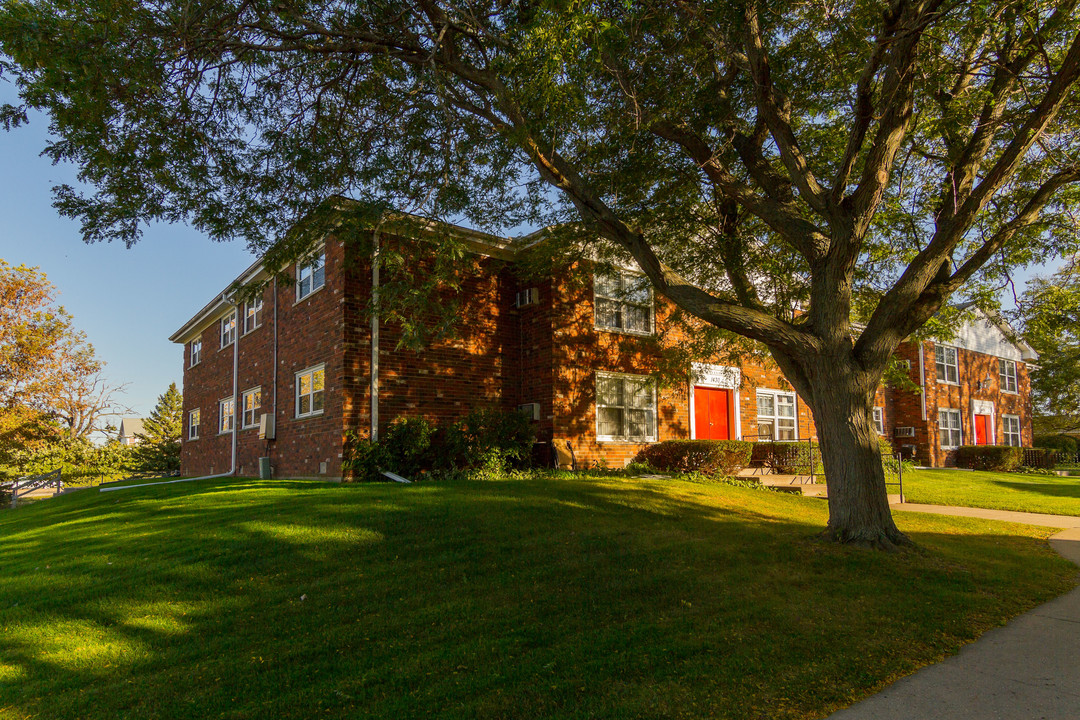 Foxwood Hills Apartments in Belvidere, IL - Building Photo