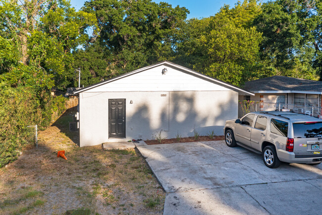 9506 N 13th St in Tampa, FL - Foto de edificio - Building Photo