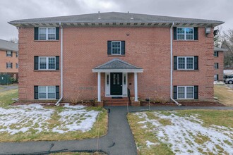 Meenmore Condominiums in Boxborough, MA - Building Photo - Building Photo