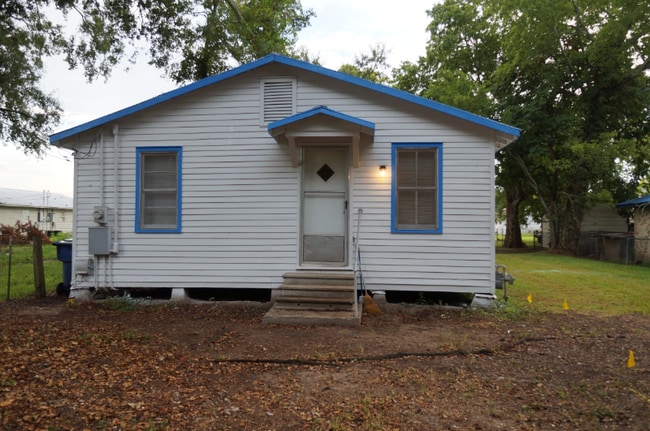 property at 1610 W Blanchard St