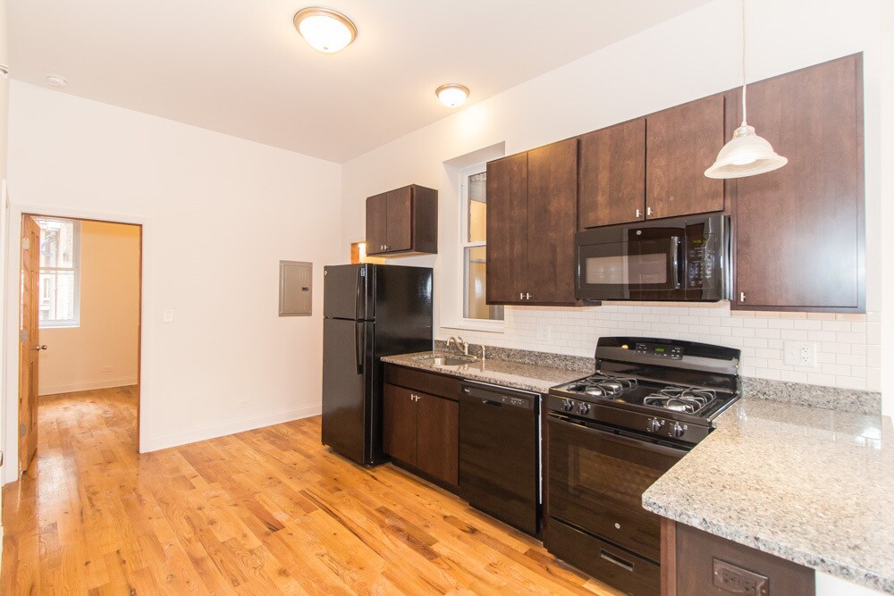 1704 W Sunnyside Ave, Unit 1 in Chicago, IL - Building Photo