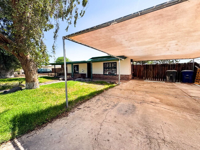 1109 S 8th Ave in Yuma, AZ - Foto de edificio - Building Photo