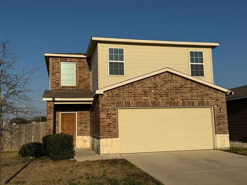 147 Rock Nettle in New Braunfels, TX - Building Photo