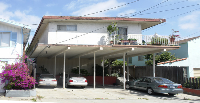 3909 Midvale Ave in Oakland, CA - Building Photo - Building Photo