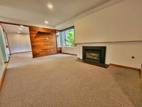 16827 NE 32nd St in Bellevue, WA - Building Photo - Building Photo