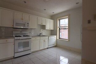 18 Dean Rd, Unit 12-3A in Brookline, MA - Building Photo