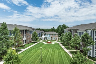 LINDEN SQUARE in Indianapolis, IN - Foto de edificio - Building Photo