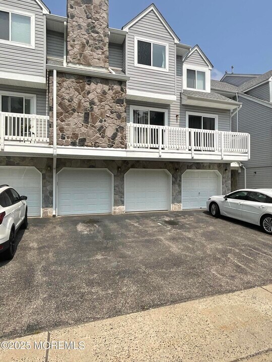 411 Schley Ave in Toms River, NJ - Foto de edificio