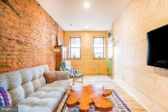 1912 E Cumberland St in Philadelphia, PA - Building Photo - Building Photo