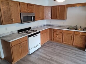 671 Moyer Ave, Unit 2 in Youngstown, OH - Building Photo - Building Photo